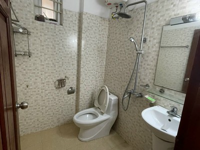 Cho thuê nhà 30m2x5.5 tầng ở ngõ 132 đường Cầu Giấy 5