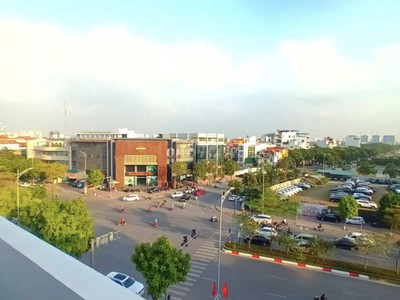 Cho thuê mặt bằng kinh doanh vị trí đẹp mặt phố Ngô Gia Tự, Long Biên 9