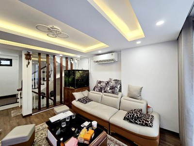 Bán nhà bồ đề, long biên, 40m, 6 tầng, mt 4,5m, lô góc thang máy hót. 0