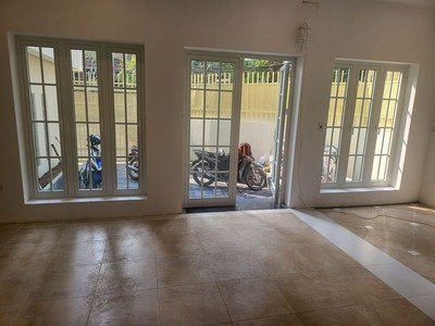 Chính chủ cho thuê nhà tại phố quảng an, tây hồ dt140m2 x 4 tầng giá chỉ 30 triệu 0