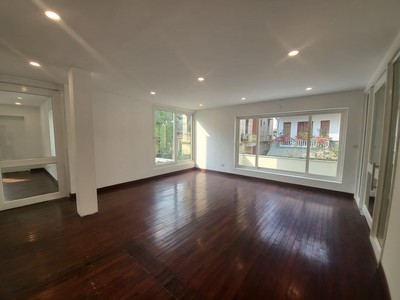 Chính chủ cho thuê nhà tại phố quảng an, tây hồ dt140m2 x 4 tầng giá chỉ 30 triệu 2