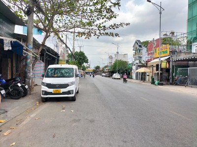 Cực hiếm, bán căn nhà trước mặt t.t.n  tch10 , phường tân chánh hiệp, ngang cực rộng lớn, không 2