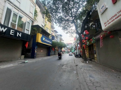 Bán gấp nhà phố Vương Thừa Vũ DT:60M x 3,5T MT:4,5M ô tô vào nhà 0