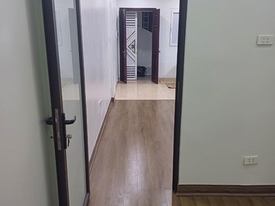 Bán căn hộ tầng 2 khu A Giảng Võ, Ba ĐÌnh, 2 ngủ, có thang máy, thoáng mát, dân trí cao, an ninh tốt 2