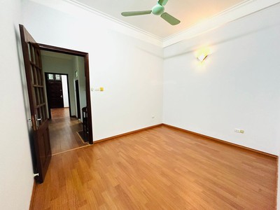 Cực hiếm phân lô trần quốc hoàn 55m 4 tầng nhỉnh 14 tỷ- ô tô tránh vỉ hè rộng gần phố- nhà đẹp kinh 2