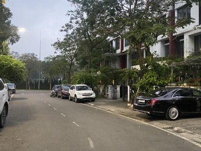 Chính chủ cần bán gấp biệt thự góc dt:220m2 full nội thât giá 36 tỷ 2