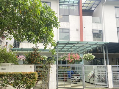 Chính chủ cần bán gấp biệt thự góc dt:220m2 full nội thât giá 36 tỷ 0