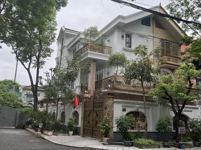 Biệt thự sân vườn Làng Quốc Tế Thăng Long-Dịch Vọng-Cầu Giấy 201m2 5 tầng thang máy 2 mặt tiền vip 0