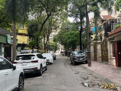Biệt thự sân vườn Làng Quốc Tế Thăng Long-Dịch Vọng-Cầu Giấy 201m2 5 tầng thang máy 2 mặt tiền vip 3