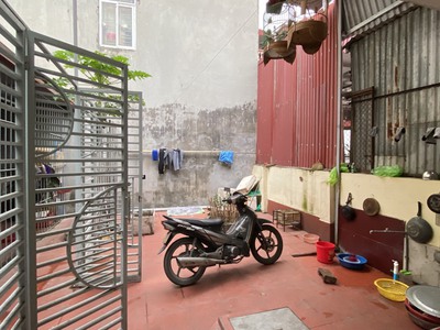 Vị trí tuyệt vời để Kinh doanh. Bán Lô Đất mặt đường Kiều Hạ tặng nhà 2