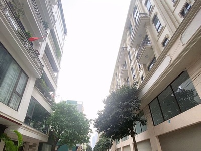 Đất hiếm vạn phúc dt: 50m giá: 15ty- view himlam- ô tô tránh- vỉa hè rộng. 0