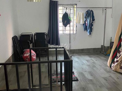 Chính chủ cần cho thuê nhà 1 trệt 1 gác suốt, mặt tiền kinh doanh hẻm 1041 trần xuân soạn, phường 1