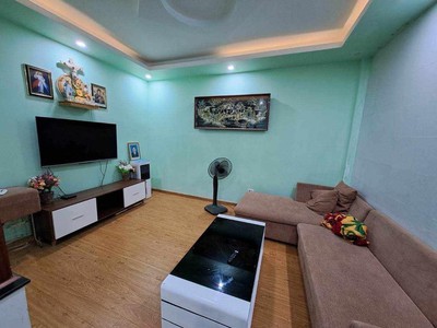 Cách đường chính, bãi gửi xe 3 bước chân - nhà đẹp tặng full nội thất  trung tâm thanh trì 1