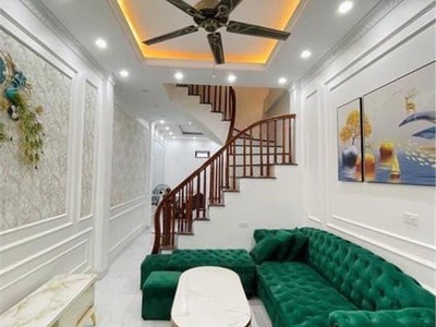 Bán gấp nhà mới-ngõ thông-tặng full nội thất-trung tâm cầu giấy,132m2,giá 4,95 tỷ thương lượng 0
