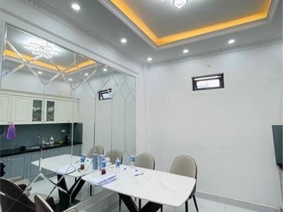 Bán gấp nhà mới-ngõ thông-tặng full nội thất-trung tâm cầu giấy,132m2,giá 4,95 tỷ thương lượng 1