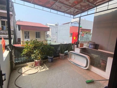 Bán căn nhà 3 tầng ngõ đường Nguyễn Lương Bằng, TP HD, 70m2, 3 ngủ, đường thông oto 3