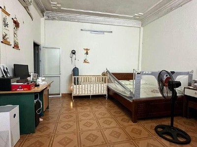 NHÀ DÂN XÂY CHẮC CHẮN - VỊ TRÍ SIÊU HIẾM - GẦN PHỐ - Gần ôtô cực kỳ thuận tiện,  4.5 tỷ 0