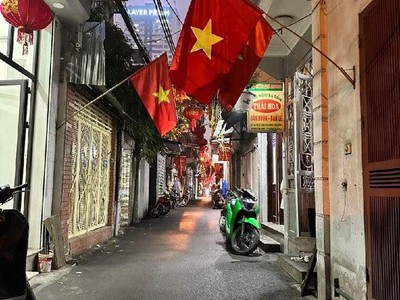 NHÀ DÂN XÂY CHẮC CHẮN - VỊ TRÍ SIÊU HIẾM - GẦN PHỐ - Gần ôtô cực kỳ thuận tiện,  4.5 tỷ 2