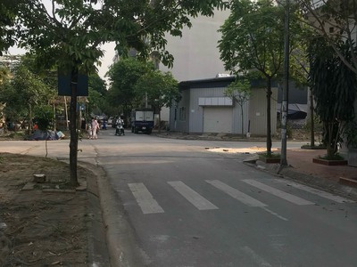 Chính chủ cho thuê nhà c4 có gác xép KĐT Kiến Hưng. Có điện 3 pha 0
