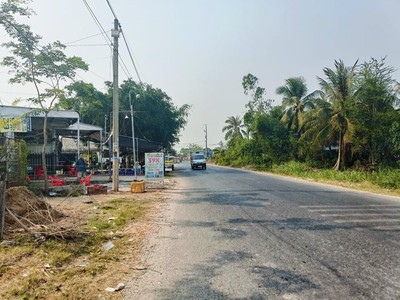 Đất ruộng vị trí cực đẹp. gần trung tâm thị trấn chợ mới 0