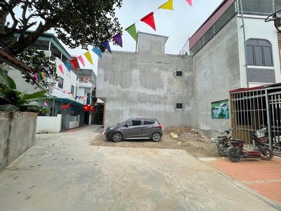 Cần cho thuê nhà 3 tầng mới xây tại đường trung tâm bần yên nhân, thị xã mỹ hào, hưng yên. 3
