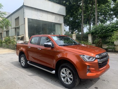 ISUZU DMAX mẫu xe bán tải gầm cao tiện nghi. Giá chỉ từ: 600 tr 0