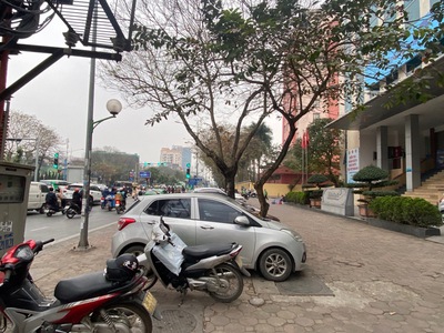 Bán nhà mặt phố đường Hoàng Quốc Việt, quận Cầu Giấy Dt 152m x 7T, mt 9 giá 140 tỷ 6