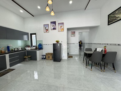 Nhà đẹp gần biển mặt tiền đường Dương Vân Nga Vĩnh Hải Nha Trang giá chỉ 4tỷ200 0