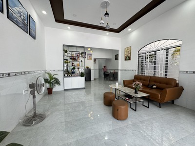 Nhà đẹp gần biển mặt tiền đường Dương Vân Nga Vĩnh Hải Nha Trang giá chỉ 4tỷ200 4