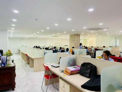 Văn phòng cho thuê. Tổng 7 tầng, DTMS 400m2/tầng. Thích hợp làm văn phòng kinh doanh online. Giá TL 1