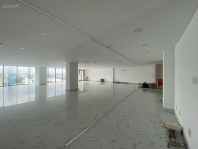 Văn phòng cho thuê. Tổng 7 tầng, DTMS 400m2/tầng. Thích hợp làm văn phòng kinh doanh online. Giá TL 0