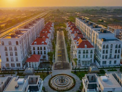 Bán ngoại giao lô góc 189m2 shophouse Avenue Garden Tây Thăng Long, sổ đỏ, nhận nhà luôn. 33 tỷ 2