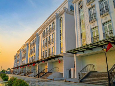 Bán ngoại giao lô góc 189m2 shophouse Avenue Garden Tây Thăng Long, sổ đỏ, nhận nhà luôn. 33 tỷ 4