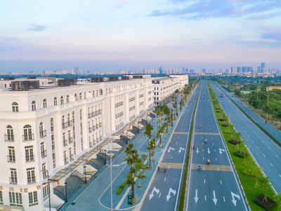 Bán ngoại giao lô góc 189m2 shophouse Avenue Garden Tây Thăng Long, sổ đỏ, nhận nhà luôn. 33 tỷ 5