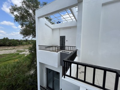Bán Nhà Đẹp - Diện Tích Sử Dụng Hơn 150m  - Gần THE SOL CITY và Chợ HƯNG LONG 4