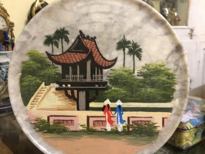 Đĩa đá chùa Một Cột vẽ sơn dầu, do Bộ tư lệnh Quân khu 5 tặng nhân dịp Hội nghị Văn phòng toàn quân 0