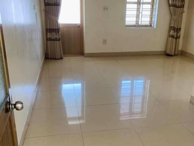 Cho thuê nhà riêng Sở Dầu , Hồng Bàng . Ô tô để trong sân 3