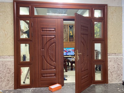 Thi công lắp đặt cửa thép vân gỗ 1