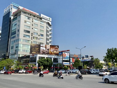 Nhà mặt phố Lê Hồng Phong, mặt tiền 7m, thông sàn, vỉa hè 12m, bên cạnh Hignlands Coffee 1