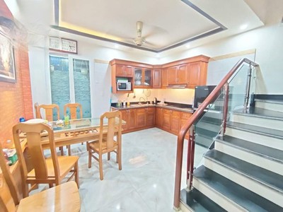 Cho thuê nguyên nhà 4 Tầng mặt ngõ đường Văn Cao, full đồ, oto đỗ cửa chỉ 12 triệu/tháng. 1