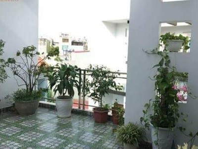 Cho thuê nguyên nhà 4 Tầng mặt ngõ đường Văn Cao, full đồ, oto đỗ cửa chỉ 12 triệu/tháng. 4