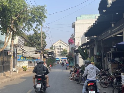 Bán Nhà Riêng 3 Tầng Lã Xuân Oai 90m2- ô tô ngủ trong nhà - Ngang 7,5m   Nhỉnh 5T TL 0