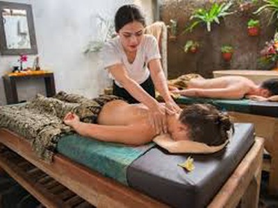 Salon mặt bằng trệt 9x21, spa lầu 1, đang kinh doanh khách ổn định. 2