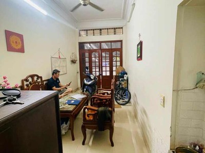 Bán nhà phố nguyễn văn cừ- ô tô tránh, đỗ ngày đêm, dt: 33m, giá: 6,6 tỷ. 2