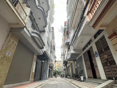Bán nhà: hoàng quốc việt  diện tích: 49m2 / 4 tầng / mt 4m / giá 13.8 tỷ 4