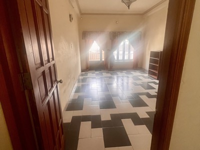 Cho thuê phòng giá rẻ mặt tiền quận 1 0