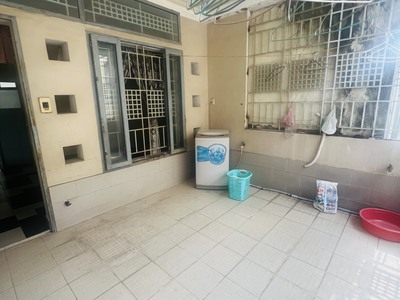 Cho thuê phòng giá rẻ mặt tiền quận 1 1