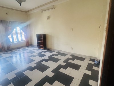 Cho thuê phòng giá rẻ mặt tiền quận 1 4