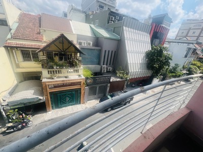 Cho thuê phòng giá rẻ mặt tiền quận 1 3