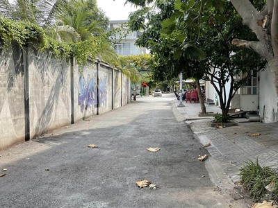 Còn sót miếng đất trống, kdc bình lợi, quận bình thạnh, xây dựng tự do 1